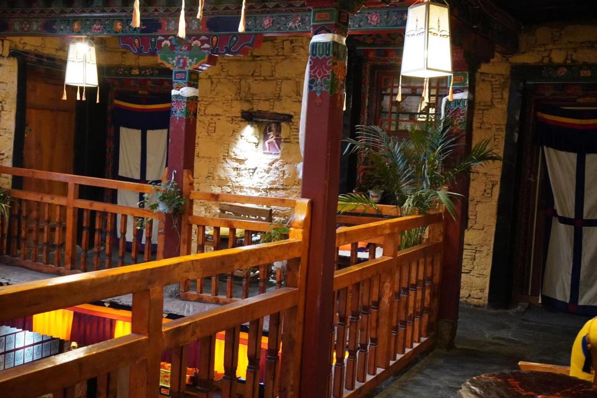 Shambhala Palace Hotel Lhasa Exterior foto